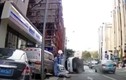 Video: Ôtô vượt ẩu quẹt ngã người đi bộ rồi lật nghiêng