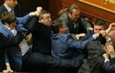 Nghị sĩ Quốc hội Ukraine lại “thượng cẳng chân, hạ cẳng tay”