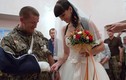 Đám cưới lính tự vệ miền đông Ukraine giữa cảnh bom đạn
