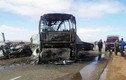 Hiện trường vụ xe buýt đâm xe chở xăng ở Morocco