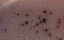 Vệt đen kỳ lạ trên sao Hỏa được giải đáp sau hơn hai thập kỷ