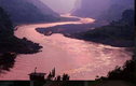 Video: Kỳ lạ “Dòng sông đỏ” ở Trung Quốc