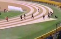 Video: Bị cổ động viên “rượt đánh tơi tả”, trọng tài chạy trốn quanh sân