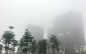 Hàng loạt cao ốc Hà Nội bị sương mù dày đặc "nuốt chửng" 