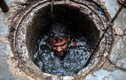 Công nhân dọn ống cống: Nghề nguy hiểm nhất Ấn Độ