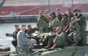 Tổng thống Venezuela ngồi xe thiết giáp, thị sát tập trận giữa căng thẳng