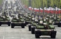 Xe tăng chạy giữa Khải Hoàn Môn diễu binh Quốc khánh Pháp