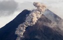 Núi lửa Merapi phun trào, tạo ra dòng sông dung nham kinh khủng