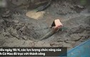 Video: Thót tim xem trục vớt quả bom nặng trên 300kg từ sà lan chở cát