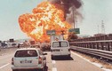 Video: Xe bồn bùng cháy như cả tấn bom phát nổ, nhiều người thương vong