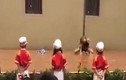 Video: Lố bịch vũ công nữ múa cột trong lễ khai giảng trường mầm non