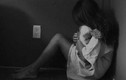 Bé gái ở nhà một mình bị “người tình” của mẹ hiếp dâm