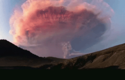 Video: Chiêm ngưỡng hiện tượng sét núi lửa đẹp rợn người