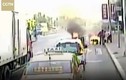 Video: Tài xế xe buýt cứu người bị lửa thiêu sống kịch tính như phim