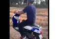 Video: "Quái xế" bốc đầu xe trên ruộng lúa và cái kết ê chề