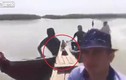 Video: Quay clip tự sướng khi đi thuyền máy trên sông và kết thảm khốc
