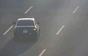 Video: Phẫn nộ ô tô con đi lùi trên cao tốc suýt gây tai nạn thảm khốc