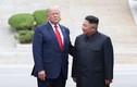 Video: Khoảnh khắc khác thường khi vệ sĩ Trump - Kim đứng cạnh nhau ở DMZ