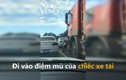 Video: Người phụ nữ thoát chết đến khó tin khi bị xe tải cuốn vào gầm