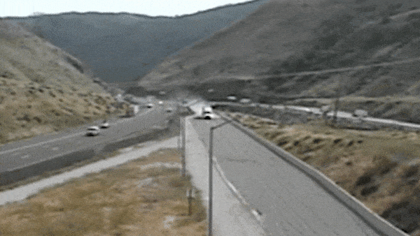 Video: Đường cứu nạn giúp xe tải mất phanh, mất lái dừng lại như thế nào?