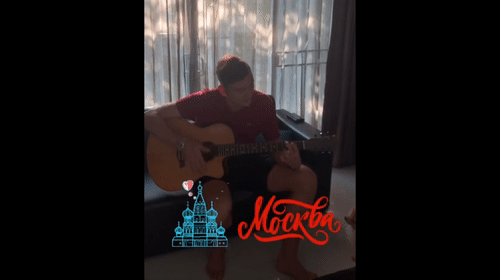Video: Fan nữ "đổ rần rần" ngắm Đặng Văn Lâm trổ tài đánh guitar