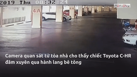 Video: Đạp nhầm số lùi lao ra khỏi tầng 4, nữ tài xế suýt tử nạn