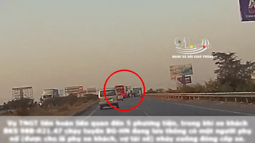 Video: Khoảnh khắc xe khách tông liên hoàn trên cao tốc khiến nữ phụ xe chết thảm