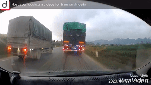 Video: Hành động đẹp của tài container giúp xe tải vượt ẩu tránh "án tử"