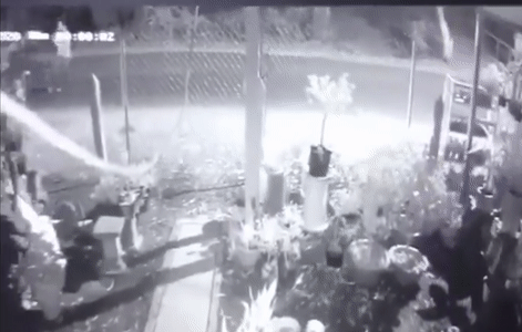 Video: Giây phút kinh hoàng kẻ cướp nổ súng trộm xe máy ở Củ Chi