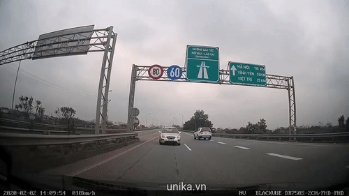 Video: Ô tô đi ngược chiều trên cao tốc Hà Nội - Lào Cai gây bức xúc