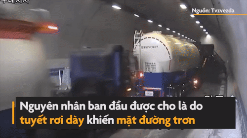 Video: Mất lái do đường trơn, xe bồn gây tai nạn thảm khốc trong đường hầm