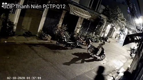 Video: Nhóm đối tượng trộm xe máy bị người dân vây bắt, đánh bầm dập