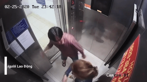 Video: Phẫn nộ thanh niên liên tục đánh người phụ nữ trong thang máy