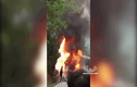 Video: Xe container bất ngờ bốc cháy ngùn ngụt trên quốc lộ 3