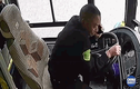 Video: Tài xế cố gắng sơ tán hành khách an toàn trước khi qua đời