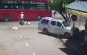Video: Ôtô mất lái đâm vào cửa hàng