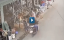 Video : Tên cướp vờ mua hàng để giật dây chuyền