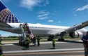 Máy bay Mỹ chở 166 hành khách bị trượt khỏi đường băng vì xịt lốp