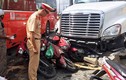 Container đâm nát hàng loạt ôtô, xe máy giữa Sài Gòn