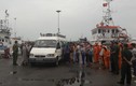 Đưa thi thể thuyền viên tàu cá Bình Định bị chìm về bờ
