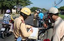 Tạm giữ 2 người xưng “nhà báo”, nghi tống tiền CSGT