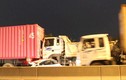 Hãi hùng hiện trường ôtô bị 4 xe tải, container ép nát trên “cầu tử thần“