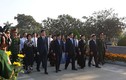 Nguyên Thủ tướng Nguyễn Tấn Dũng dâng hương tại Nghĩa trang TP HCM