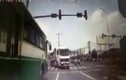 Xe buýt Quyết Thắng vượt đèn đỏ suýt gây tai nạn thảm khốc