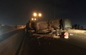 Trắng đêm xử lý sự cố xe tải lật trên cầu dây văng Phú Mỹ