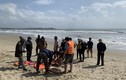 Quảng Ngãi: Hai người bị sóng biển cuốn mất tích