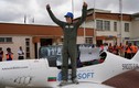 Cậu bé 16 tuổi lập kỷ lục một mình bay vòng quanh thế giới