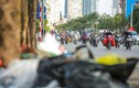 CLIP: Rác thải lại chất đống, bốc mùi trên nhiều tuyến phố Hà Nội