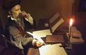 Trước khi làm nhà tiên tri, Nostradamus kiếm sống bằng nghề nào?