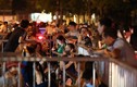 CĐV giữ chỗ chờ mua vé xem tuyển nữ Việt Nam đá chung kết